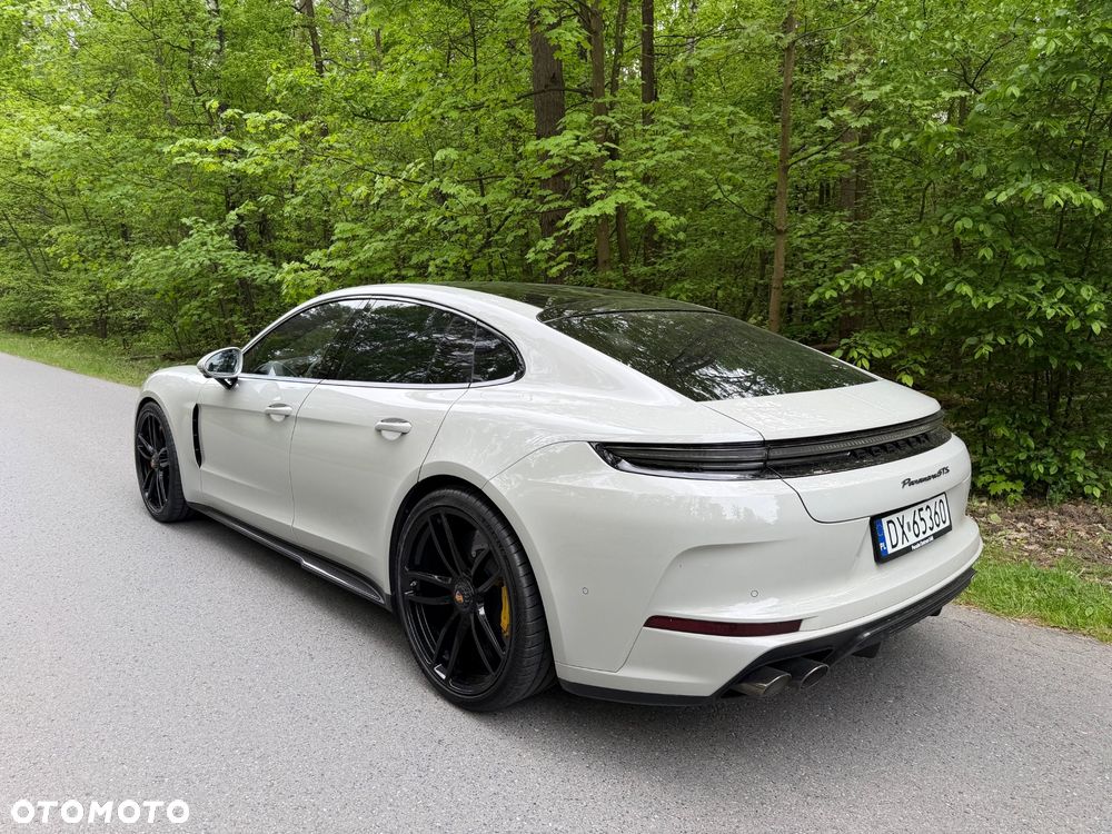Porsche Panamera - 4
