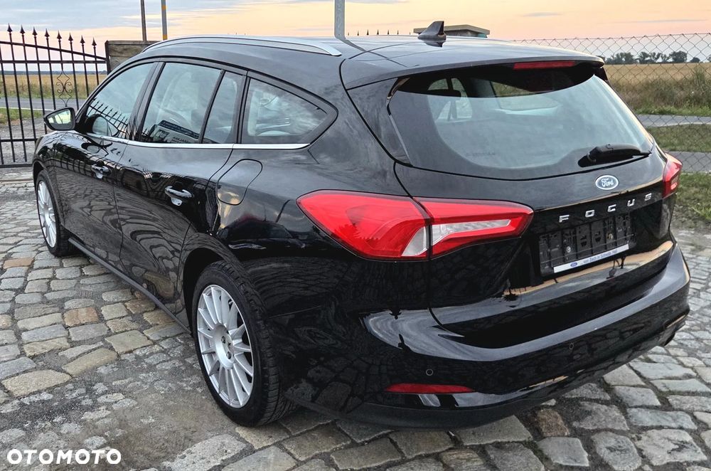 Ford Focus 1.0 EcoBoost Titanium - 4