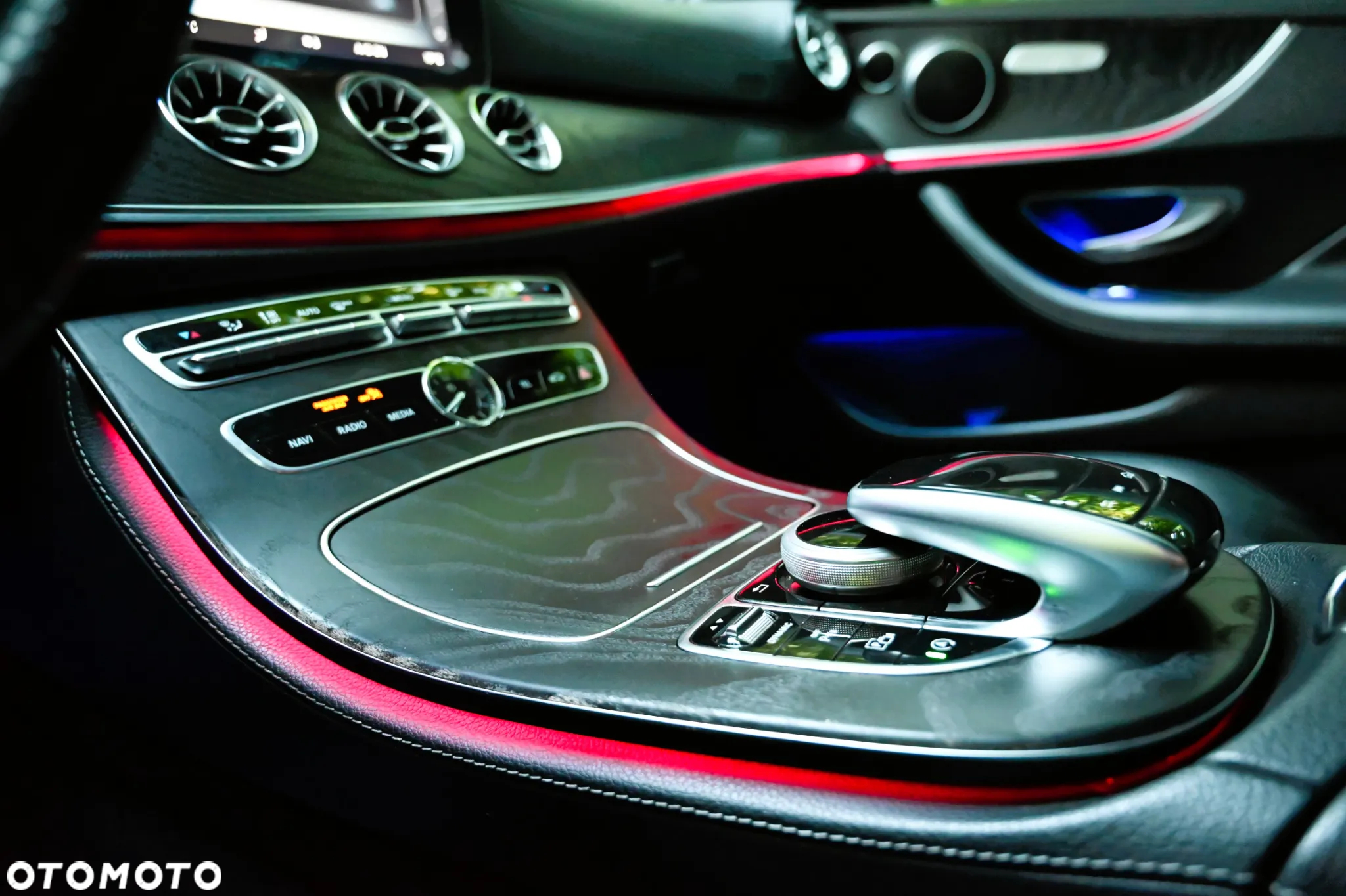 Mercedes-Benz Klasa E 220 d Coupe 4-Matic 9G-TRONIC - 34