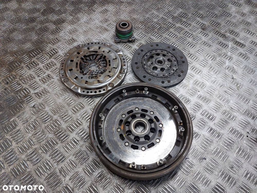 KOŁO DWUMASOWE + TARCZA + DOCISK + ŁOŻYSKO MERCEDES VANEO W414 1.7 CDI - 1