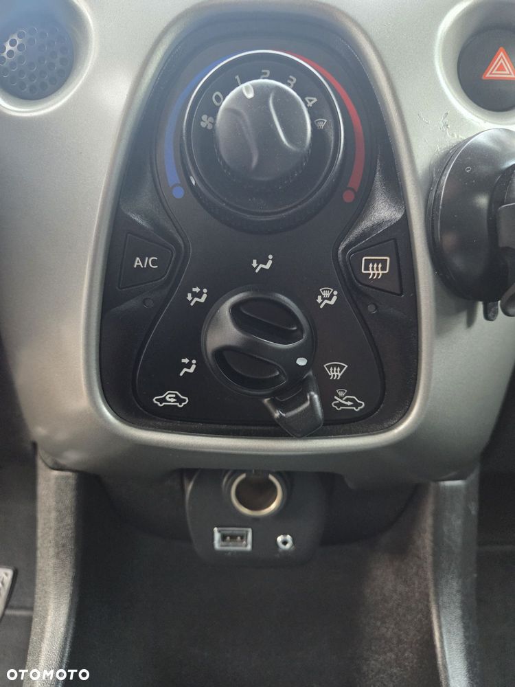 Toyota Aygo x-play touch - 34