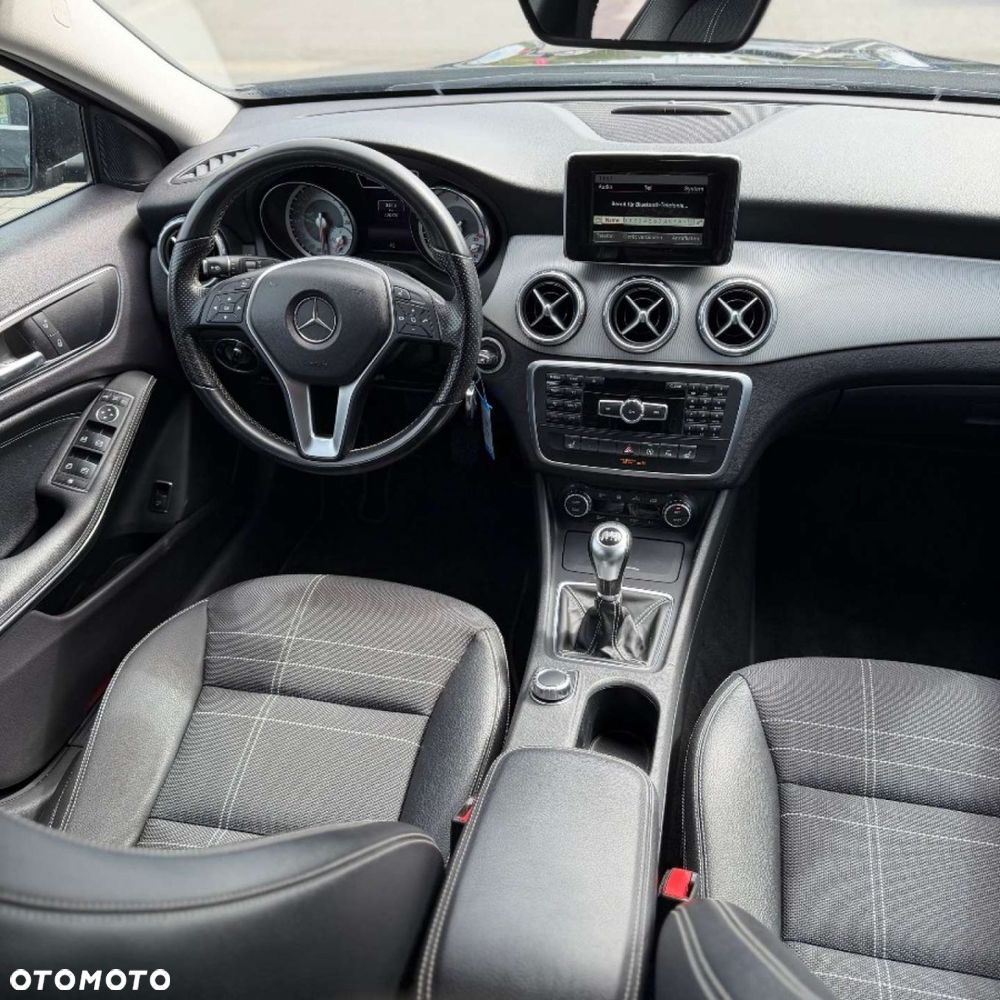 Mercedes-Benz GLA - 25