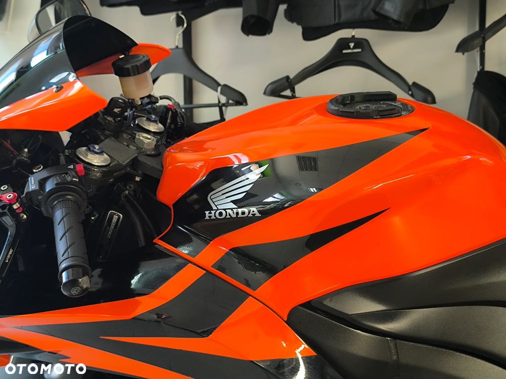 Honda CBR - 23