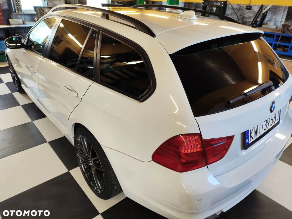 BMW Seria 3 318i - 25