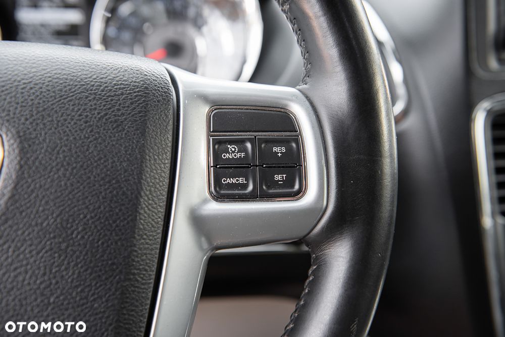 Lancia Voyager 3.6 Platinum - 26