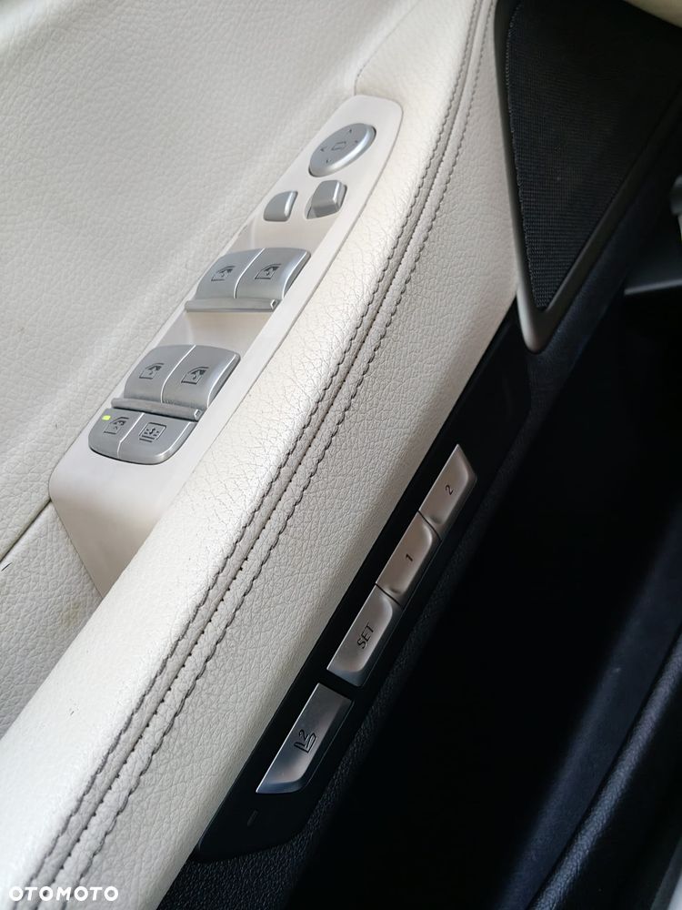 BMW Seria 7 740Li - 34