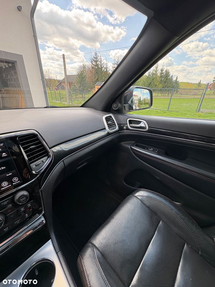 Jeep Grand Cherokee - 32