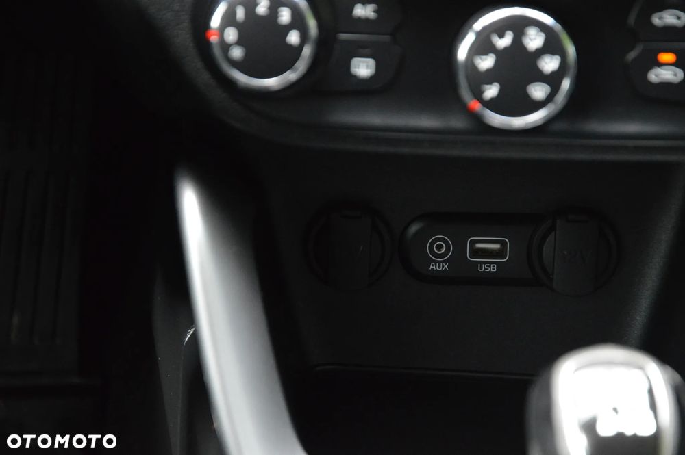 Kia Ceed - 32