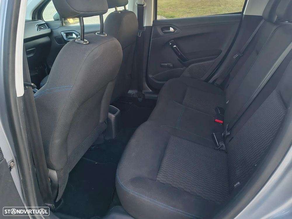 Peugeot 208 1.2 PureTech Signature - 11