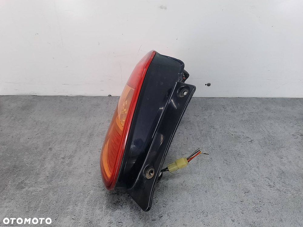 LAMPA TYLNA LEWA SUZUKI SX 4 I 220-16684 - 4
