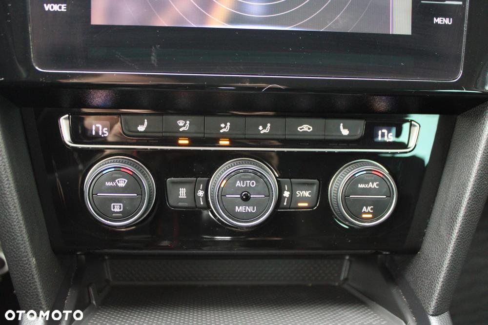 Volkswagen Passat - 21