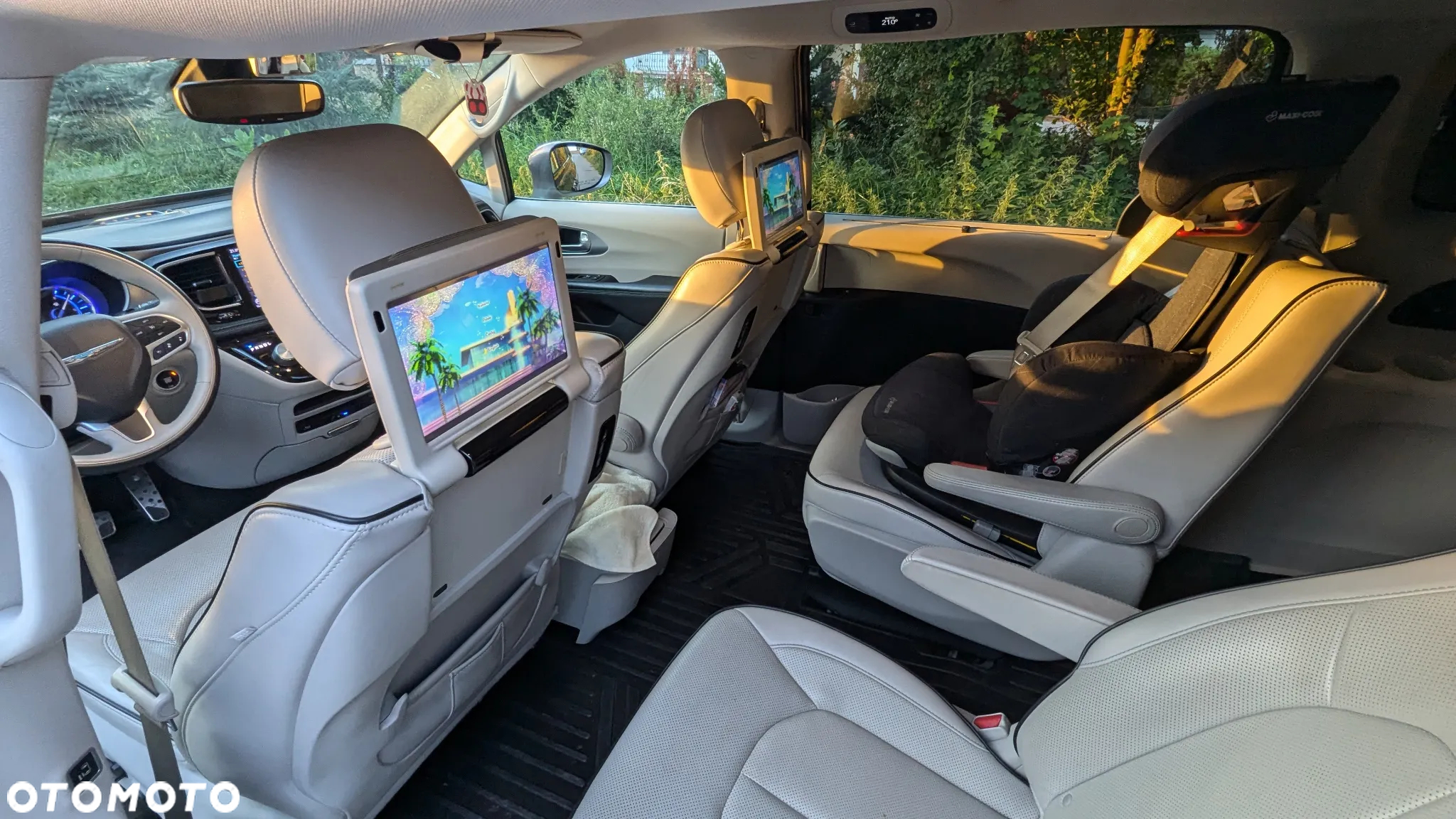 Chrysler Pacifica - 12