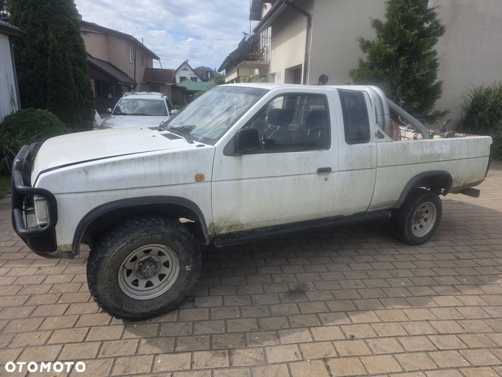 Nissan Pickup - 3