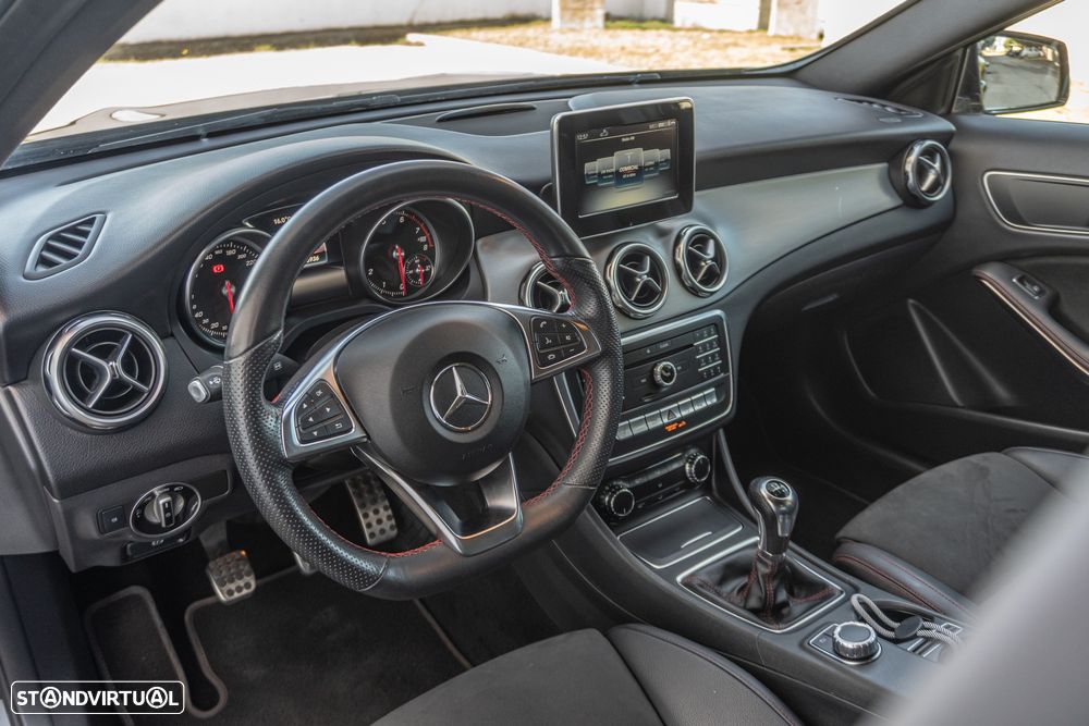 Mercedes-Benz GLA 180 AMG Line - 13