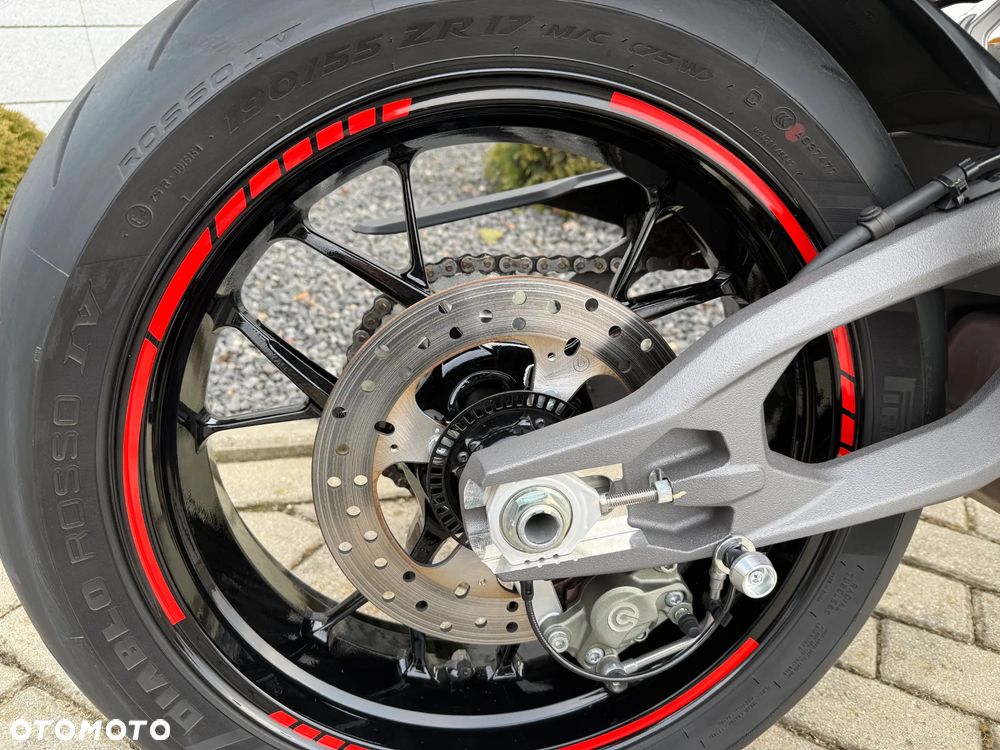 Ducati Streetfighter V2 - 23