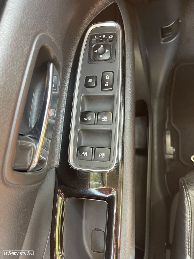 Mitsubishi Outlander - 8