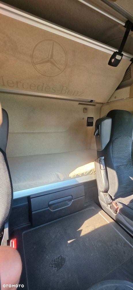 Mercedes-Benz Actros - 8