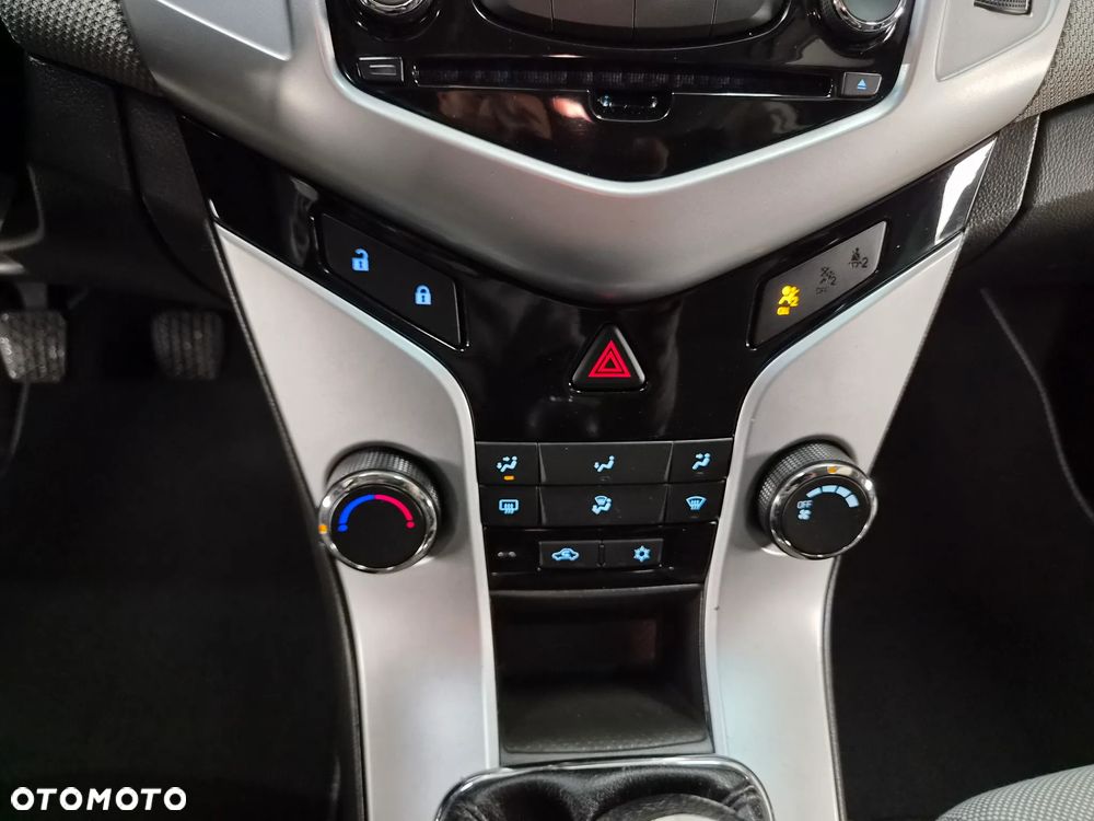 Chevrolet Cruze 1.6 LS+ - 35
