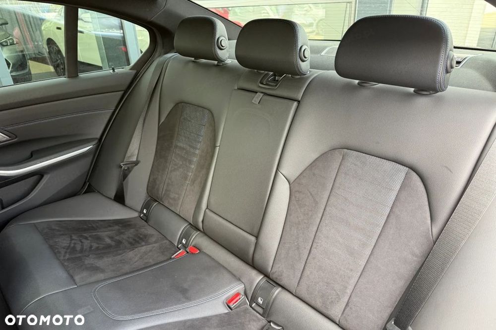 BMW Seria 3 320d xDrive mHEV M Sport - 13