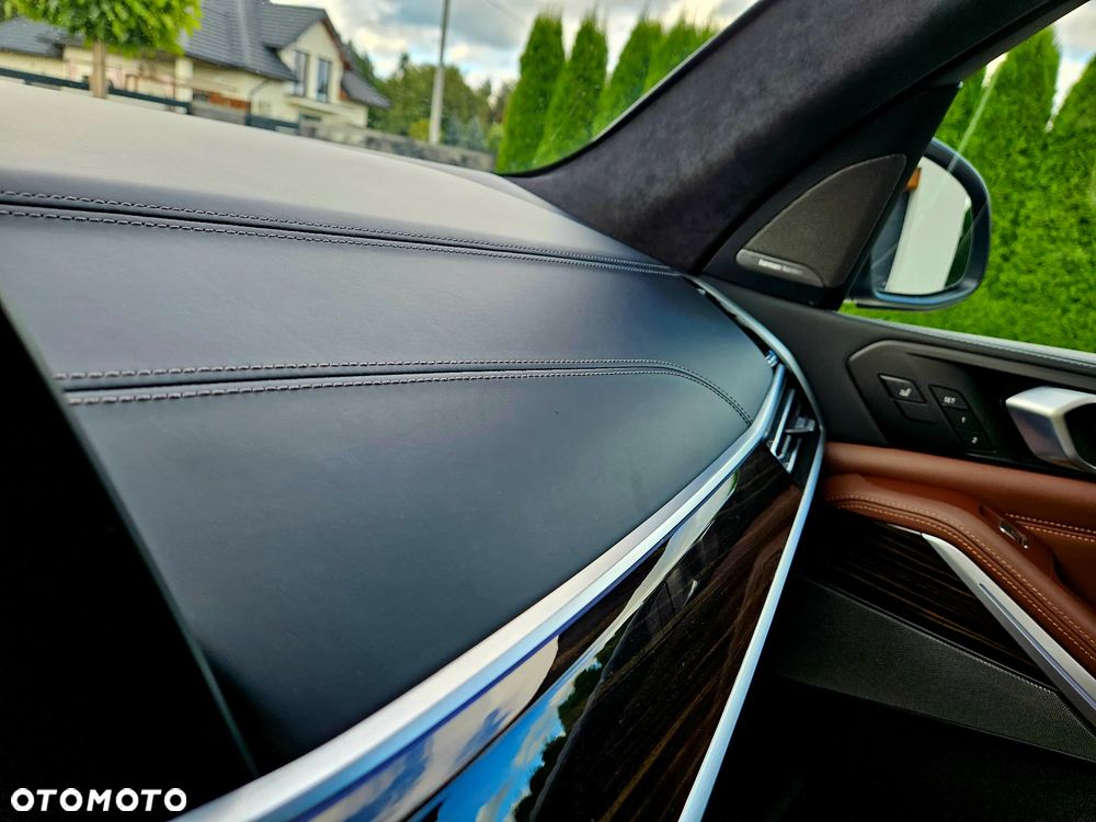 BMW X7 - 16