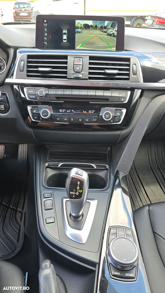 BMW Seria 3 320d Aut. Sport Line - 28