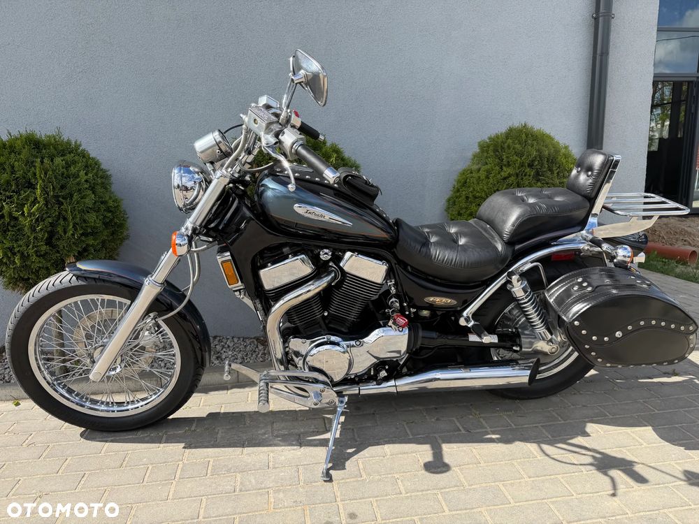 Suzuki Intruder - 9
