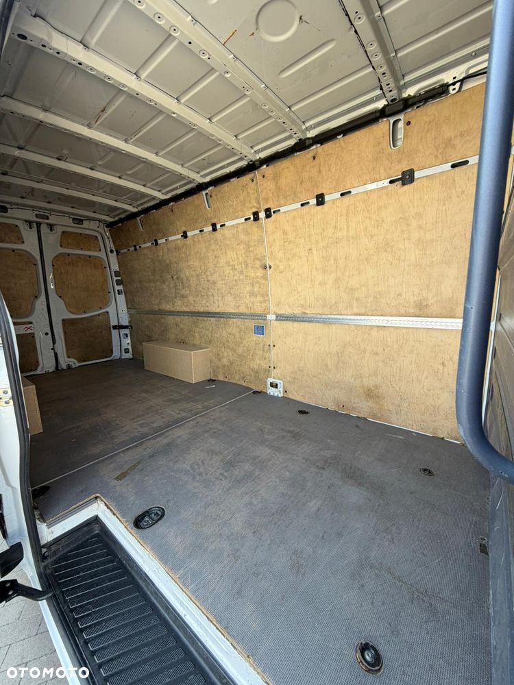 Mercedes-Benz Sprinter - 13