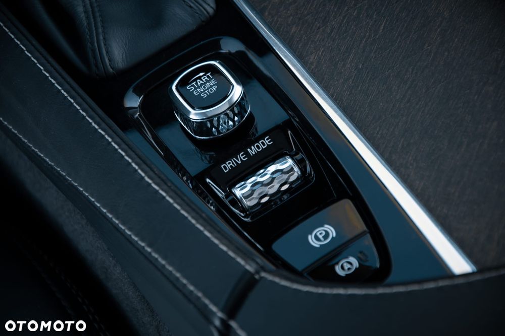 Volvo V90 Cross Country D5 AWD Pro - 24