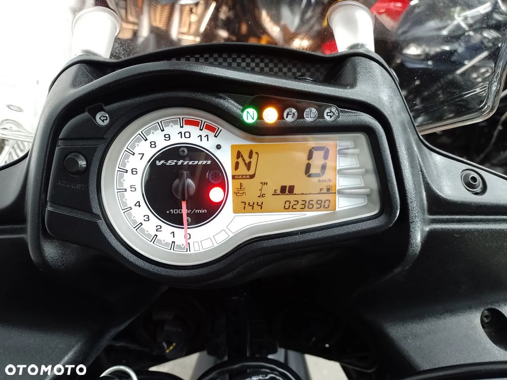 Suzuki V-STROM - 17