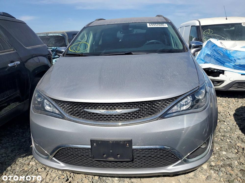 Chrysler Pacifica - 6