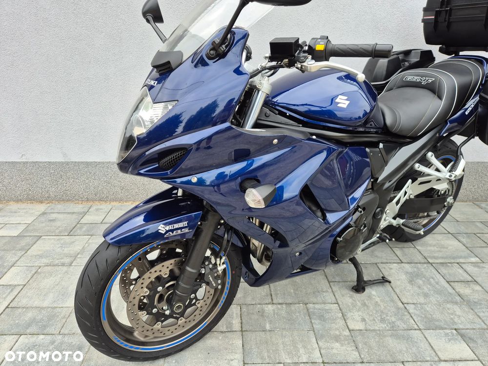 Suzuki GSX - 2