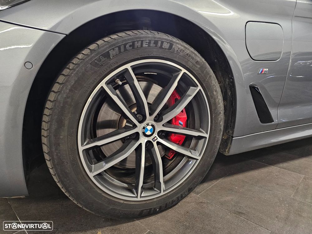 BMW 530 e Pack Desportivo M - 9