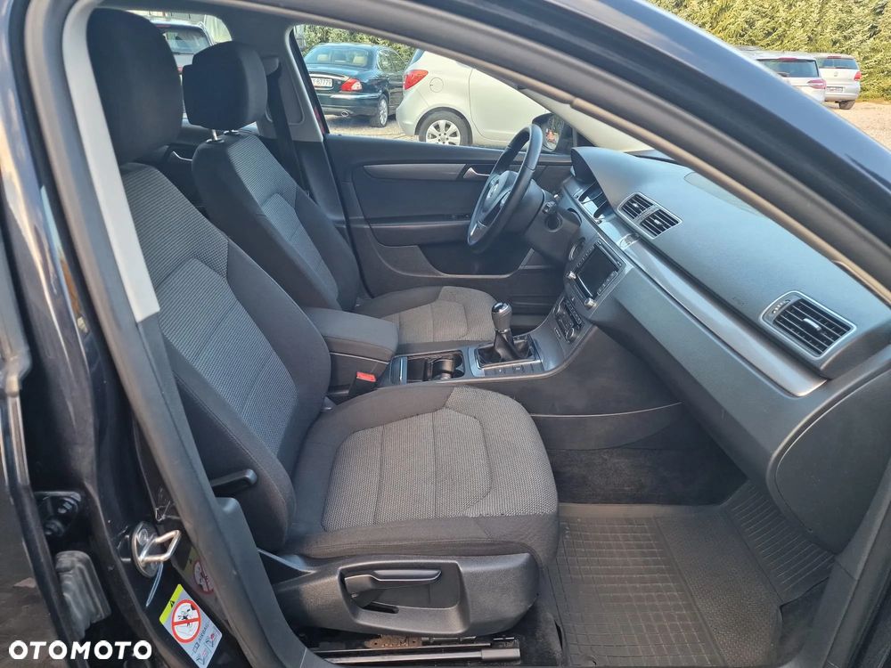 Volkswagen Passat 2.0 TDI DPF Comfortline - 13
