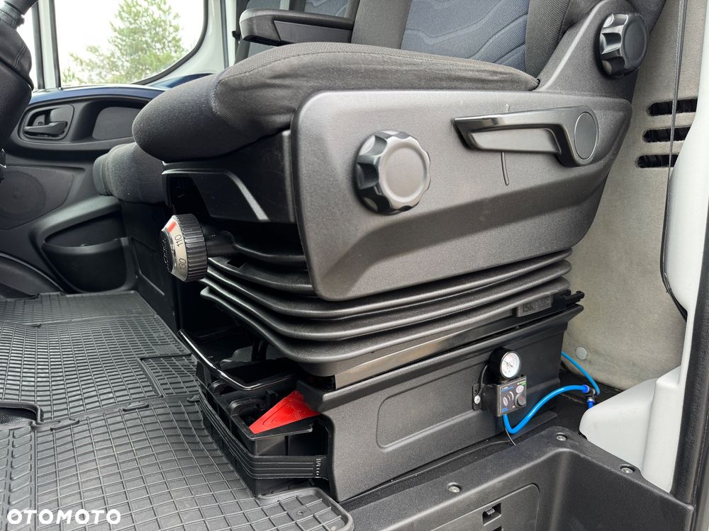 Iveco Daily‼️35/50C18‼️3.0 HI-MATIC Chłodnia/Mroźnia zakres -29C/+20C Grzanie Carrier XARIOS 500 Grube Ściany/Podłoga Przegroda komorowa‼️ na bliźniaku Poduszki Pneumatyczne DMC3500kg Zewnętrzne źródło zasilania 400V - 18