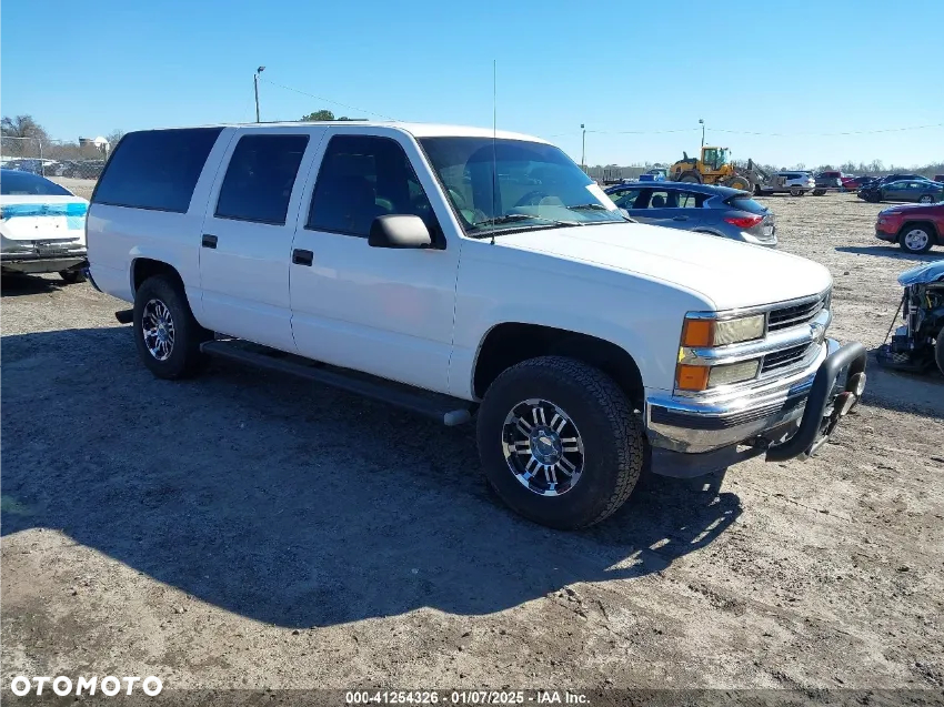 Chevrolet Suburban - 30