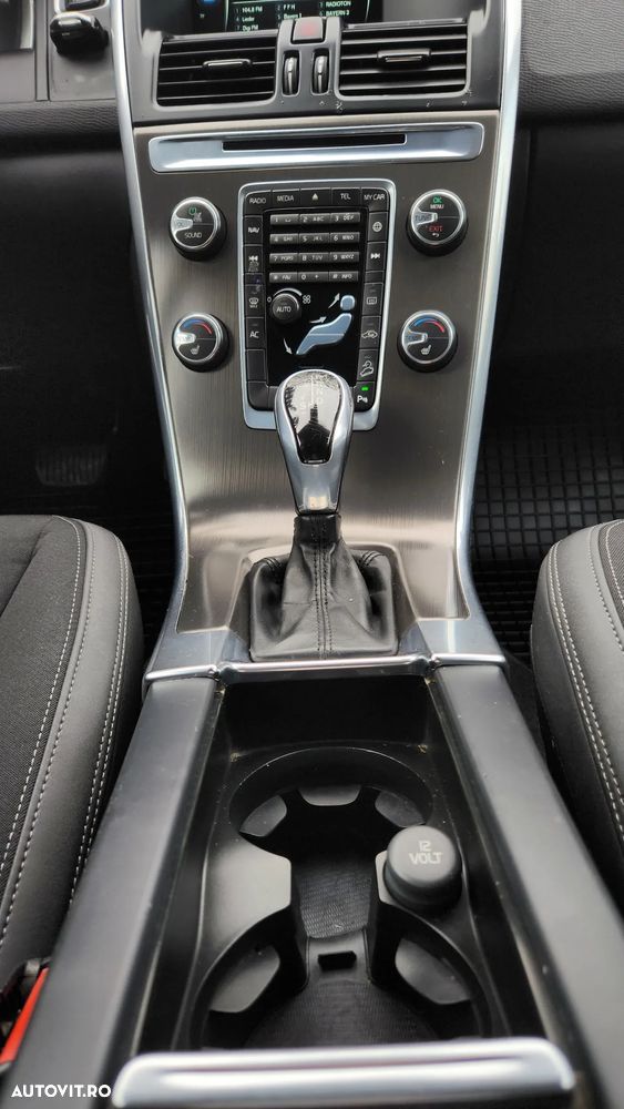 Volvo XC 60 D5 AWD Geartronic Momentum - 16