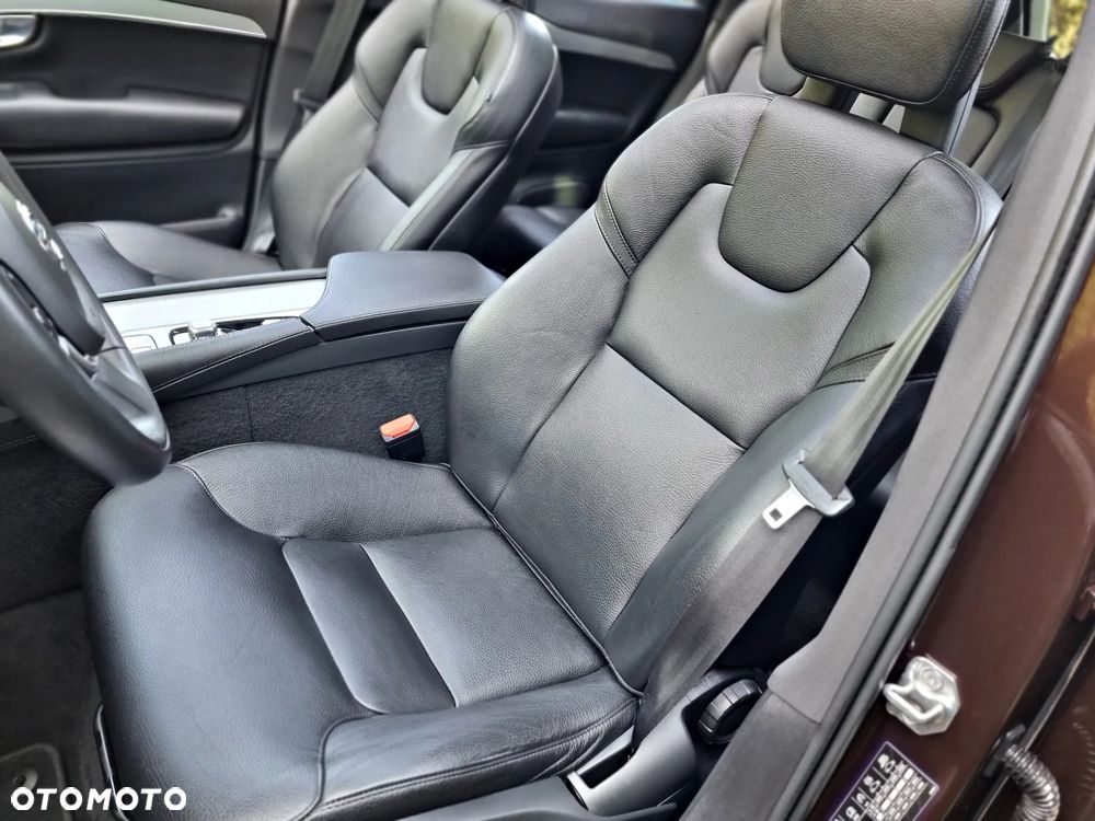 Volvo XC 90 B5 D AWD Geartronic Momentum Pro - 26
