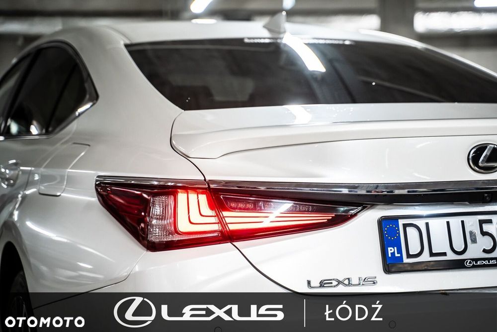 Lexus ES 300h Business Edition - 6