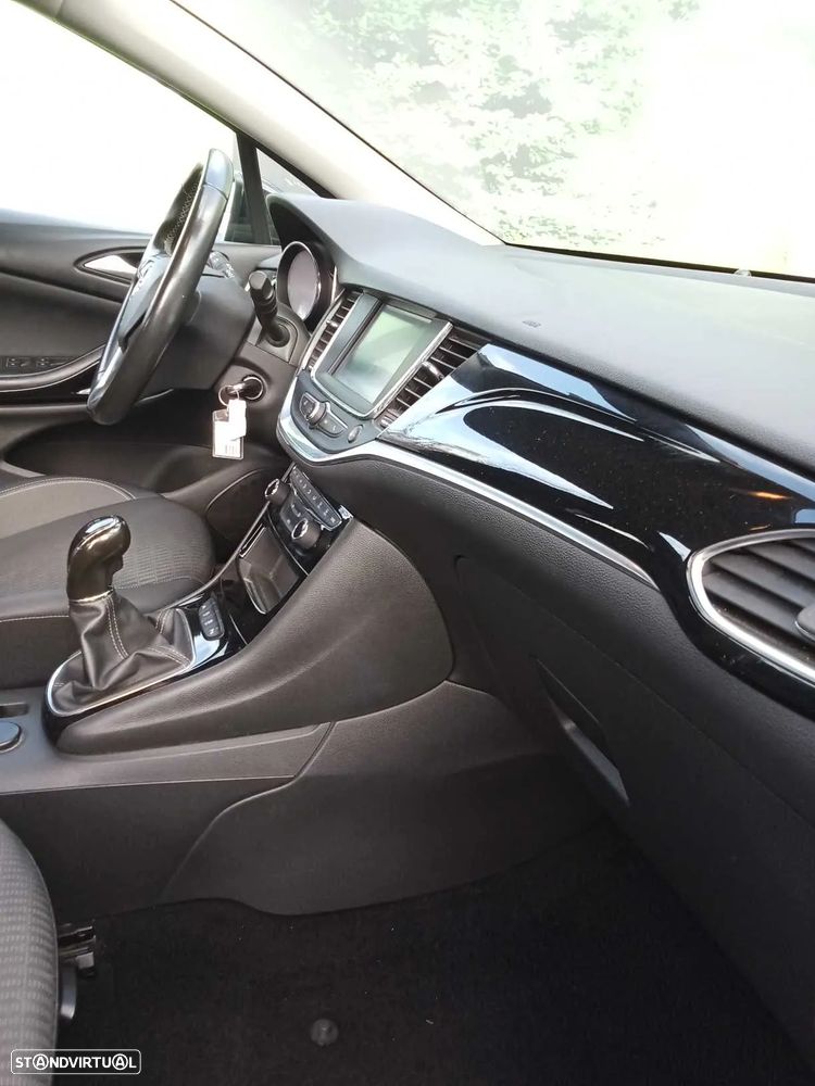 Opel Astra Sports Tourer 1.2 T Design & Tech S/S - 11