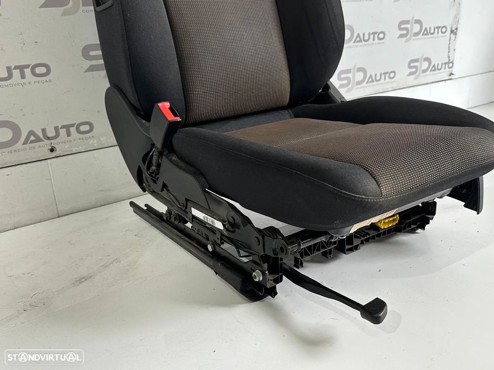 Conjunto Bancos - Mercedes C (W204) - 10