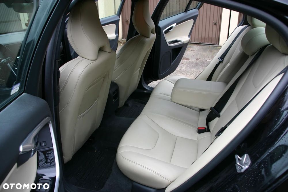 Volvo S60 D4 Drive-E Momentum - 16