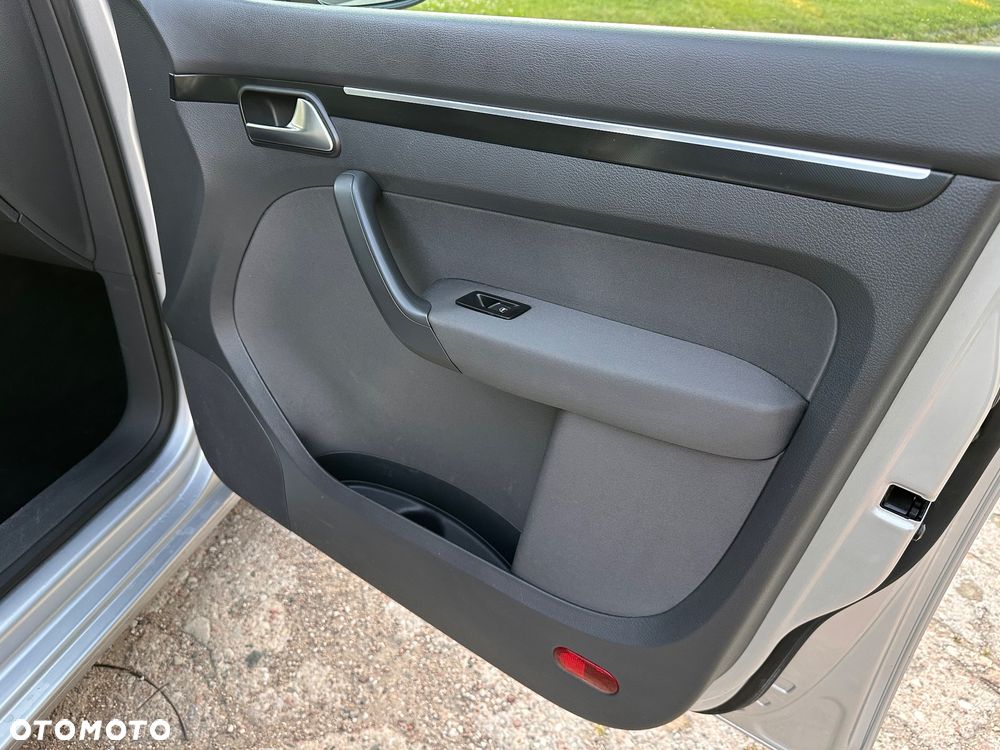 Volkswagen Touran 2.0 TDI DPF Highline DSG - 29