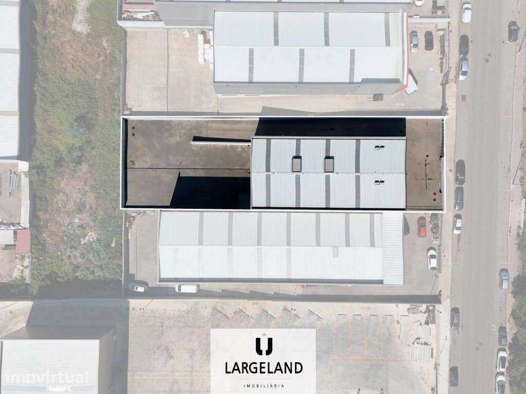 Armazém Industrial com Escritórios Modernos na Zona Industrial do F... - Grande imagem: 2/15