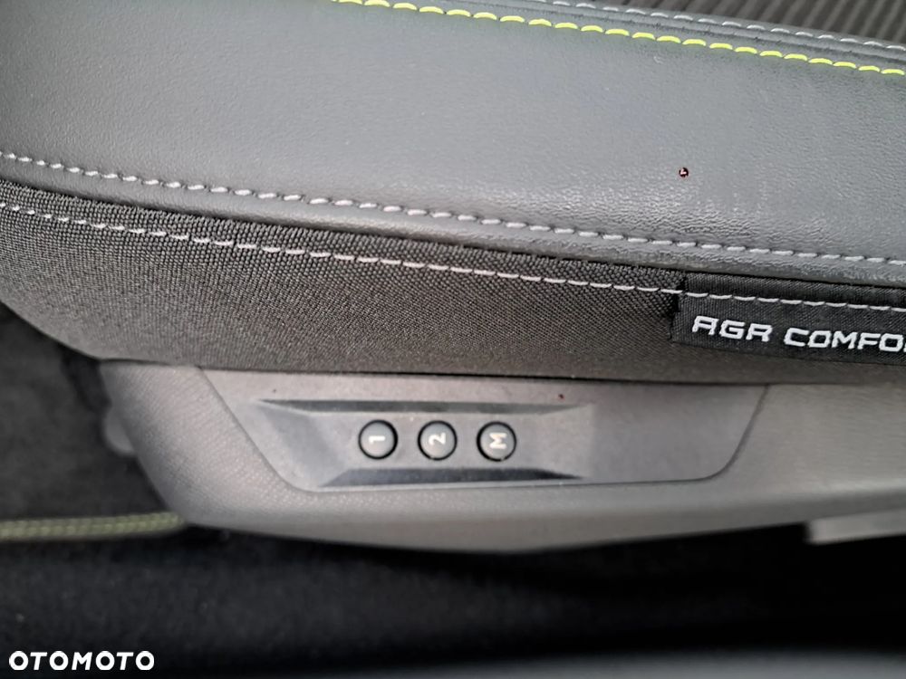 Peugeot 408 1.6 Plug-In Hybrid 180 Allure Pack EAT8 - 13