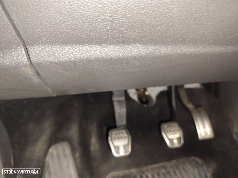 Ford Focus 2.0 TDCi ST-2 - 24