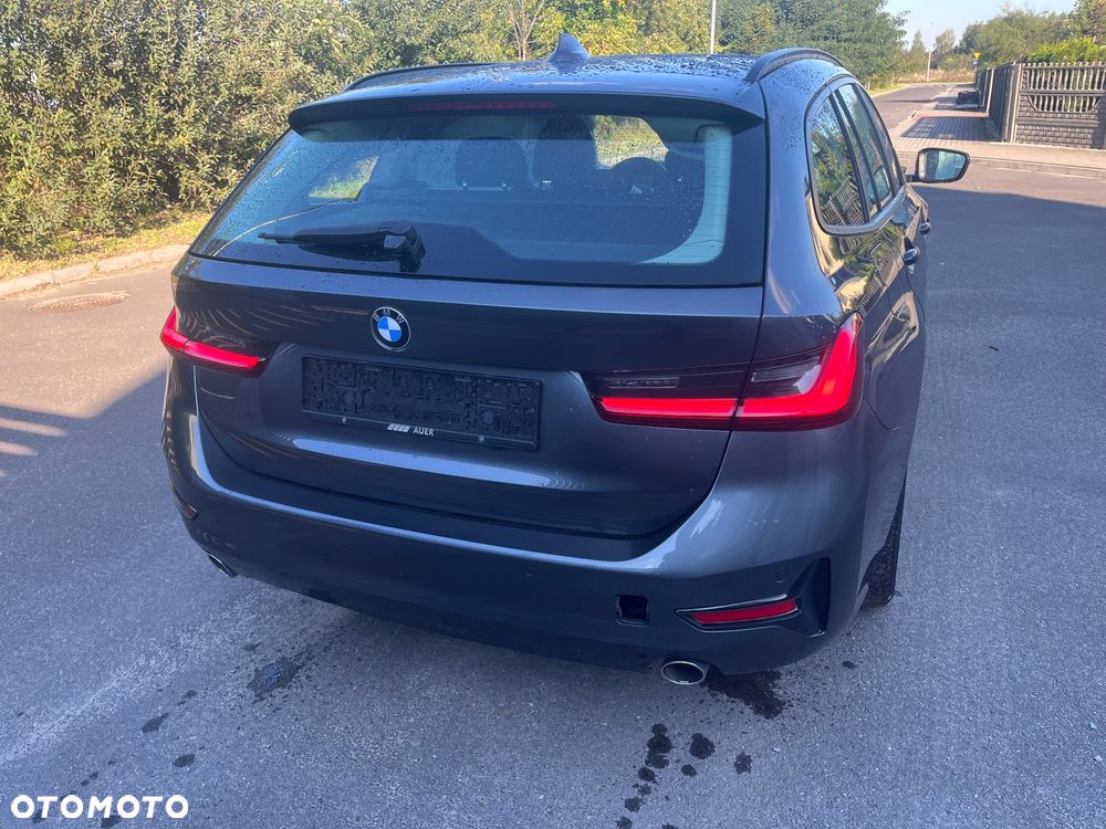 BMW Seria 3 318d Touring Sport Line - 8