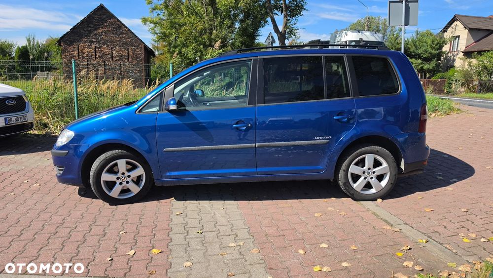 Volkswagen Touran 2.0 FSI Highline - 26