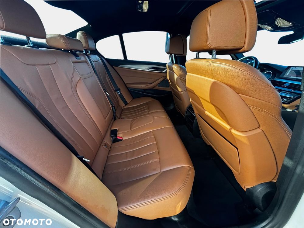 BMW Seria 5 530i GPF xDrive Sport Line sport - 14