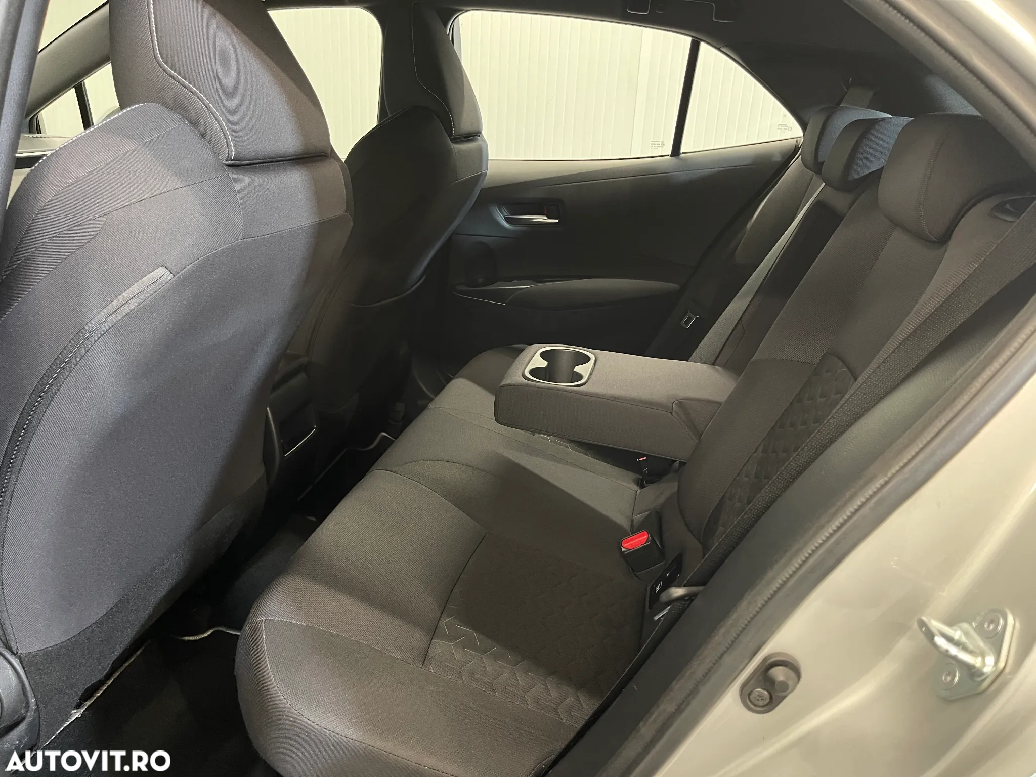 Toyota Corolla 1.8 HSD TS Dynamic - 11
