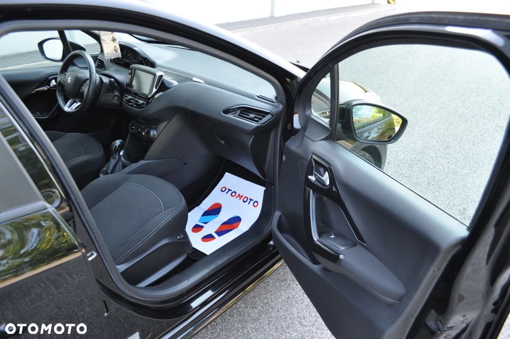 Peugeot 208 - 14